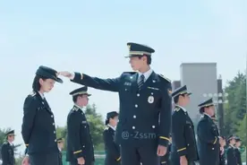 “太纯爱了! ! !kiss完之后直接激动的心昏过去”#韩剧#朴宝剑