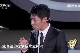 1岁的鹦鹉，竟然这么大！主人说最大能长到1米