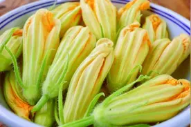 南瓜花馋7天了，今天终于吃上了，大锅一蒸，吃着真舒服，太香了