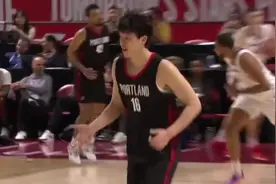 杨瀚森首秀时刻！连续高智商高位发牌+神奇3分，全场疯狂庆祝