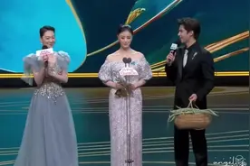 蒋欣获得2025白玉兰奖最佳女配角，剧中儿子送上蛇瓜祝贺