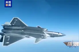 多架歼-20起飞迎敌逼退外机 我空军霸气喊话！影像全程回顾