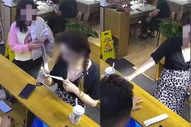 女子因步行到门店就餐要求老板打折，遭拒后激动拍桌怒骂商家