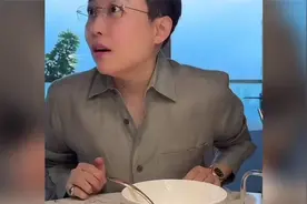 叶海洋回应恋情传闻！反复看了几遍，这女人的情商太高了视频封面