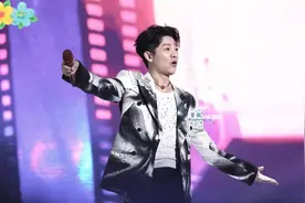 凤凰传奇演唱会全面取消？曾毅深陷“手表门戴手表本不是问题