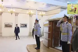 蒙古国总统会见到访的日本天皇夫妇视频封面