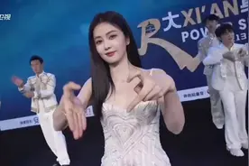 跑男第13季主题曲手势舞，不愧是抖音舞蹈女王，手势舞信手拈来，视频封面