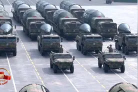 “打击范围覆盖全球”3台车拉来一个 中国军人介绍东风5C燃起来了