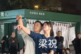 一身大众衣服，不漏肩,不漏背、跳出了让无数人称赞的豪华舞蹈