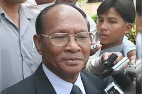 柬埔寨的韩桑林88岁还活着，而且特别硬朗，没有坐轮椅