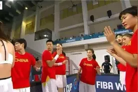 中国女篮又火了！李梦豪放脱衣出战，没想到最强个人表演秀出现！