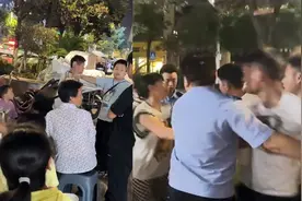 3小孩卖冰棍遭吃“霸王餐”！现场报警后 经协调顾客已及时付钱