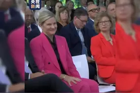 现场视频！国际奥委会主席完成交接。巴赫卸任，柯丝蒂•考文垂接