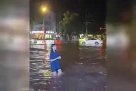 平邑县遭遇强降雨，多条道路积水严重视频封面