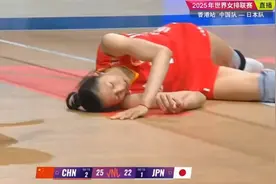 中国女排VS日本！比分21-21！最后4球紧张刺激！最后一球拼到受伤