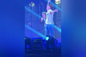 燃炸！鹿晗6.27演唱会嗨翻全场，顶流实力引爆尖叫！