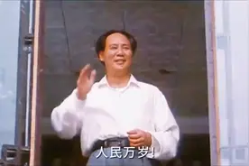 当年拍这段的时候,周围群众自发地如浪潮般的涌了上去#人民万岁#