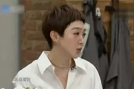 30岁的姜妍有A4腰，3岁的姜妍有“米其林轮胎”！不愧是二胖！