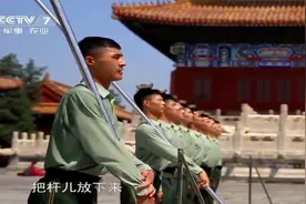 仪仗方队擎旗手训练日常