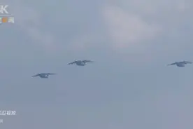 4K看阅兵丨空中梯队呼啸而来 战机拉出14道彩烟象征14年抗战