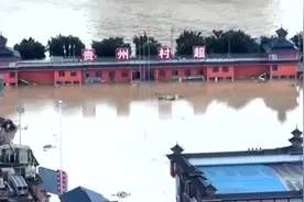 再遭大雨袭城 70秒讲解贵州榕江县城的洪水从何而来视频封面