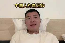 南京红老头事件掀起舆论波澜。网传60岁大叔男扮女装！