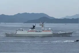 太帅了，山东舰航母入港，香港市民大饱眼福