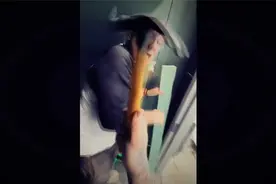 国外男子整蛊老爸收获千万播放，真是个大孝子！
