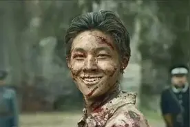 牺牲66年的陈乔年，遗腹女终被找到，墓碑前跪地喊爸泪崩