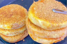 排队才能买到的麻将烧饼做法竟然这么简单，外酥里软，香迷糊了