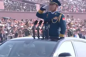 韩胜延担任阅兵总指挥，2006年被评为全军优秀指挥军官