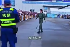 最年轻女飞行员徐枫灿，惊艳亮相！