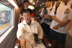 馆长体验高铁商务座，这导游真的蠢，瞎折腾，搞到非常尴尬视频封面