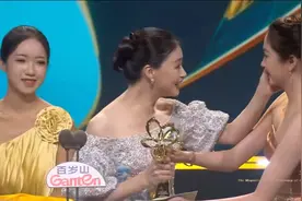 第30届白玉兰最佳女配角蒋欣《小巷人家》！关晓彤落泪！蒋欣值得