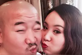 王亮与亲爹“刘能”王小利闹掰的原因，被李琳的亲姐揭穿图片