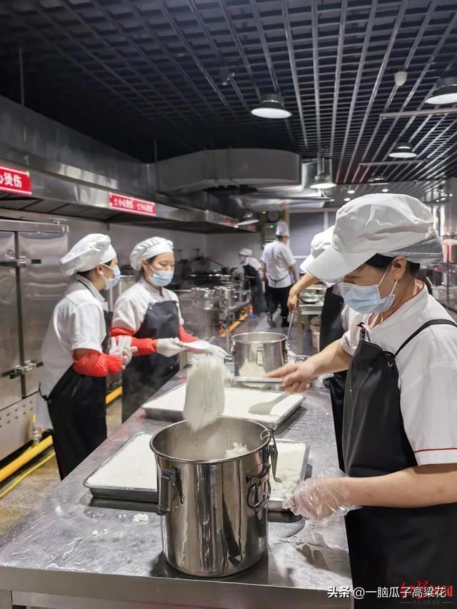 你支持学校食堂招聘家长做饭吗