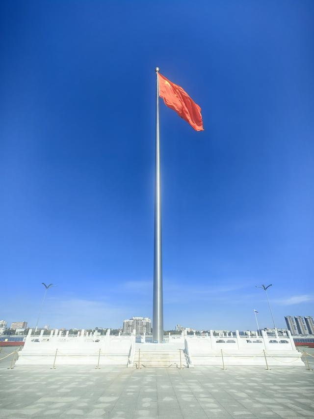 两人一车一狗自驾游全国，伊春到黑河的高速前半段没卫生间加油站