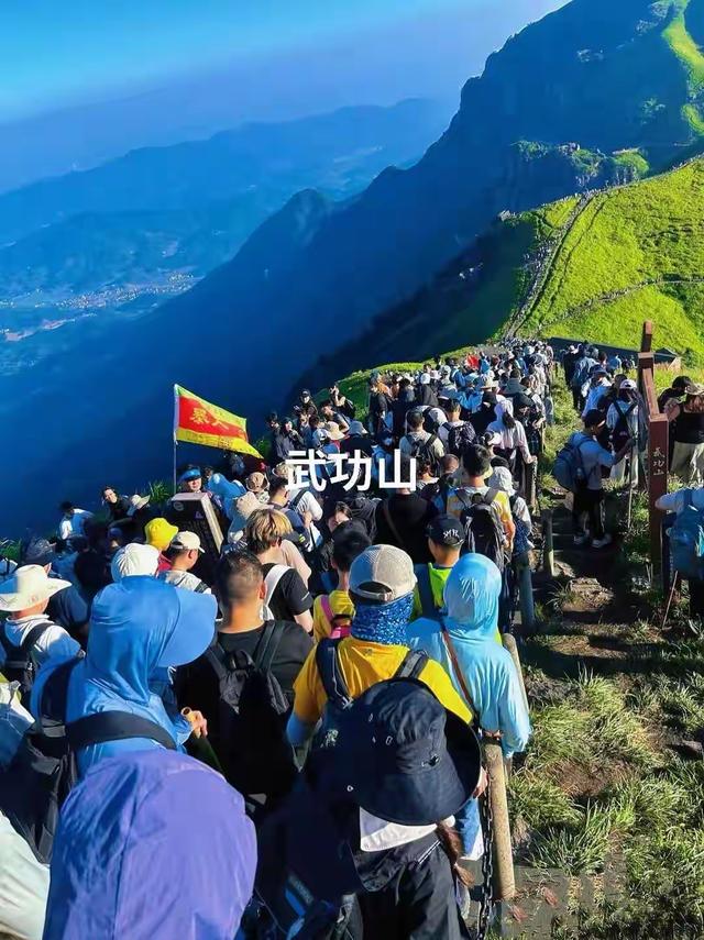 国庆23亿人出游：导航2小时堵成5小时，为啥大家还抢着出门？