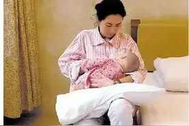 新手妈妈看过来，这才是正确的哺乳喂养图片
