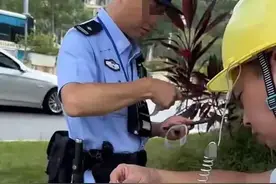 演都不演了？无牌共享电动车可以运营，你租用就要罚款，什么逻辑图片