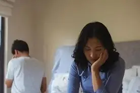 保姆每天买菜回来很辛苦，把账单拿来，我来看看吧图片