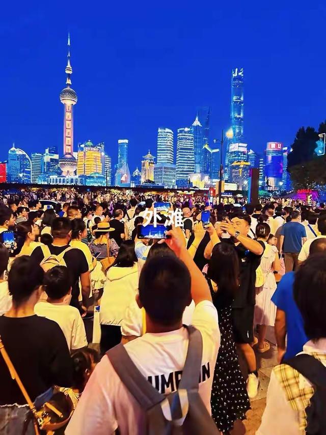 国庆23亿人出游：导航2小时堵成5小时	，为啥大家还抢着出门？