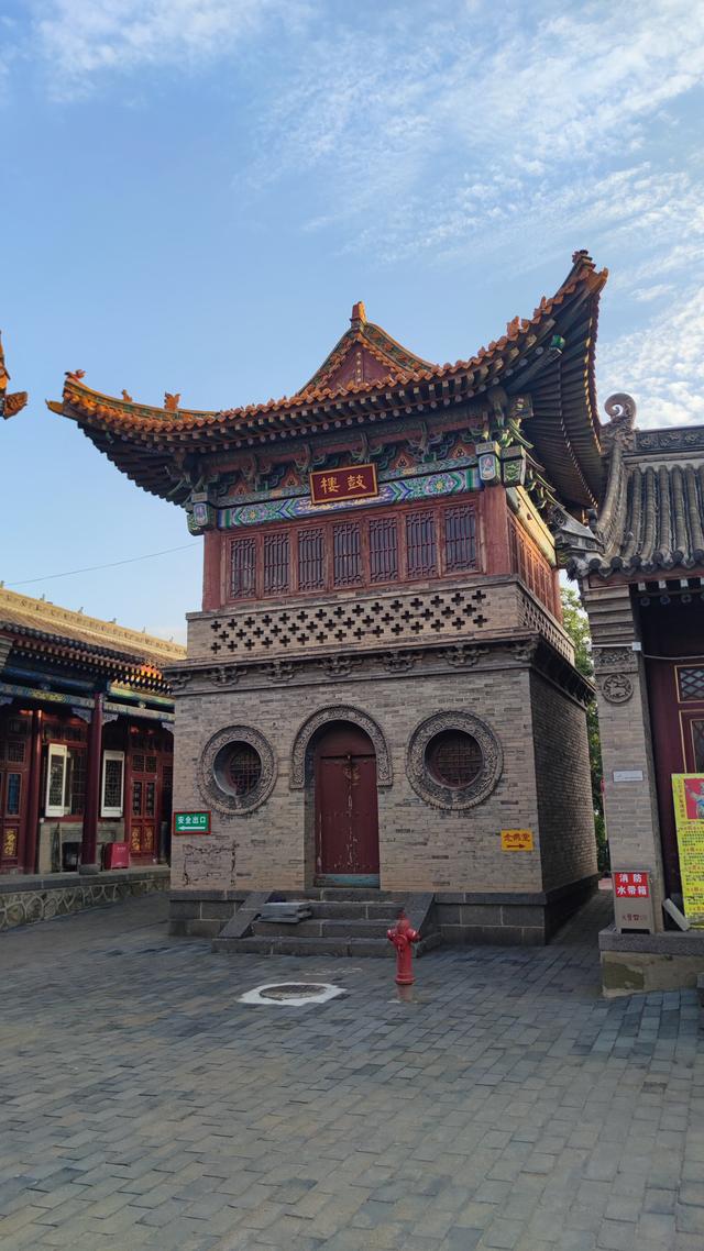 来包头的第三天，本想去看看黄河，没去成，附近转了转