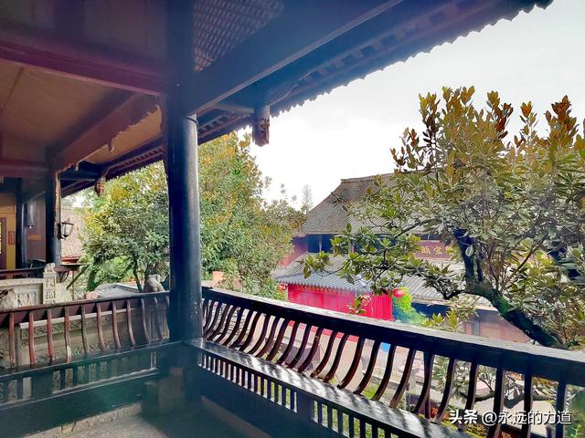 报国寺,从尘世走向净土的起点