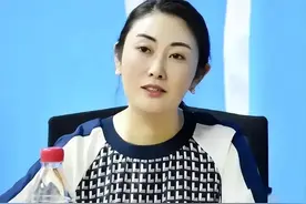 长沙45岁女局长出轨神秘年轻情人,丈夫在她眼里可有...图片