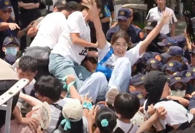 柯文哲妻子要求对其丈夫公平审判