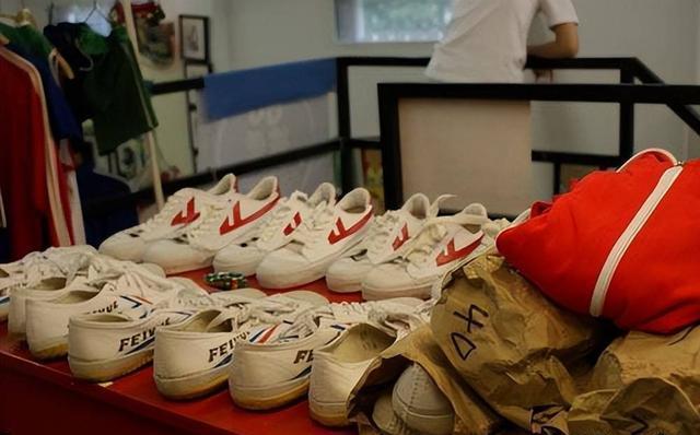 曾被吹上天，如今却跌落神坛的4个国产运动鞋，你穿过哪些？