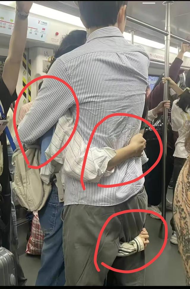 地铁上你遇过哪些暖心场景