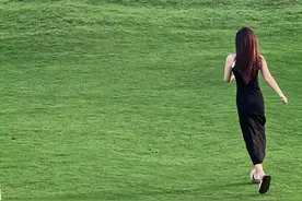 单位里漂亮，又不干活的女同事，千万别追图片