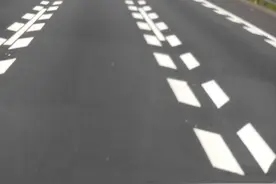 高速公路“鱼骨线”揭秘：车主们注意违章，避免罚款图片